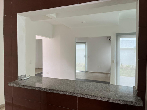 Fracc Las Palmas Casa En Venta Excelente Estado , 3 Recámaras Con A/c Y Persianas