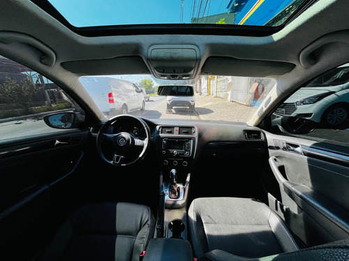 Volkswagen Jetta 2.0 Comfortline Flex 4p Automática