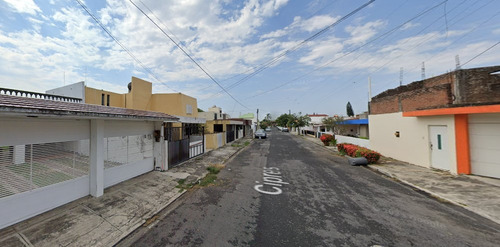 Casa En Venta, Frac. Floresta, Veracruz, Veracruz. 4 Recamaras, 3 Baños, 2 Estacionamientos. ¡¡¡ Remate Bancario !!! -jmjc9