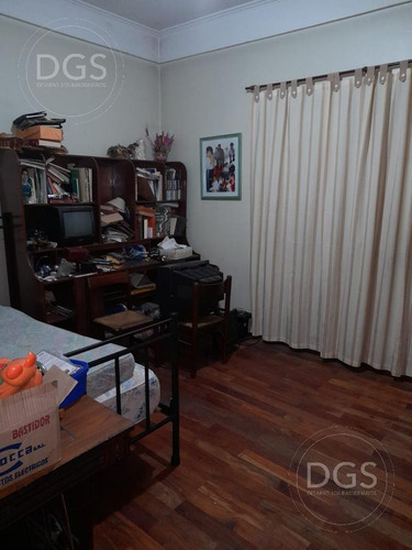 Imagen 19 de 30 de Venta En Block - 2 Viviendas Y 3 Locales Comerciales. -