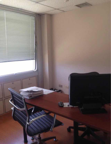Oficina Centro Profesional Santa Paula, Frente A Clinica Santa Paula. 69m2 Excelente Ubicacion Y Vista, Restaurantes, Servicios Medicos Y De Delibery, Supermercado, Comercios, Todos A Pocos Pasos