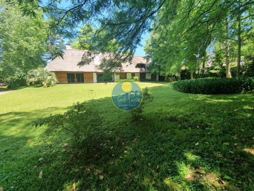 Casa Exclusiva En La Zona Del Golf.- Ref: 5895