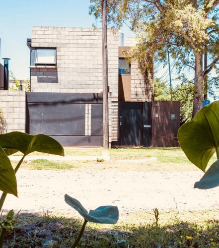 Imagen 2 de 10 de Casas En Venta City Bell 3 Dormi Parrilla Pileta
