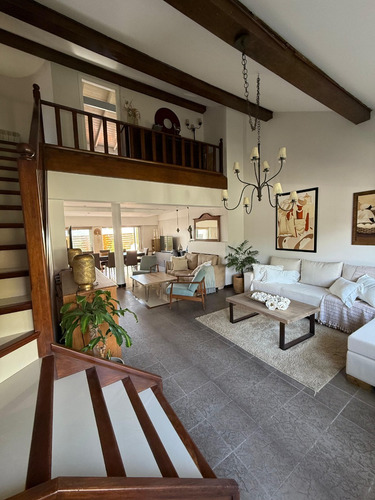 Venta- Casa 4 Ambientes - Barrio San Carlos
