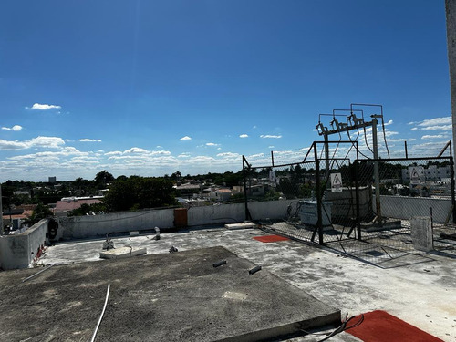 Renta De Edificio De Tres Pisos, En Avenida Prol Montejo, Para Adecuar