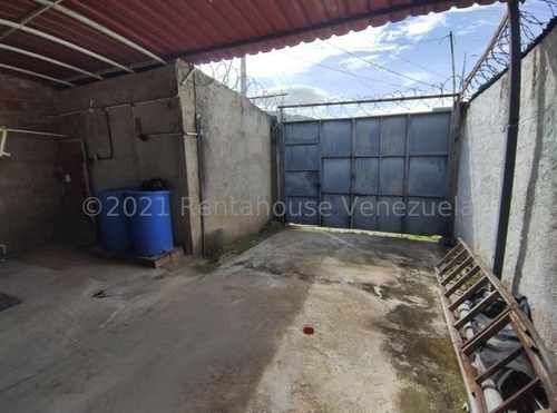 Casa En Venta En Pleno Casco Central De Turmero(1)