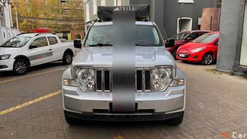 Imagen 10 de 24 de Jeep Cherokee Liberty Limited Aut