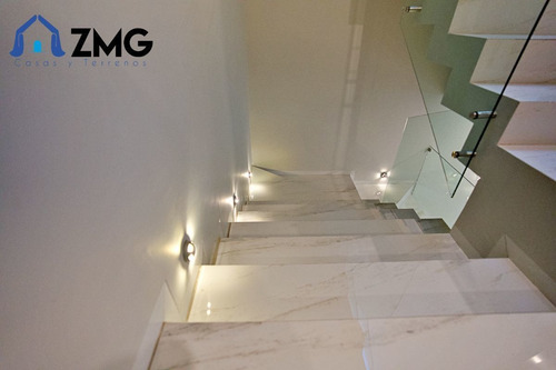 Casa De Lujo En Punto Sur Este #56, Con Roof Garden, Recorri