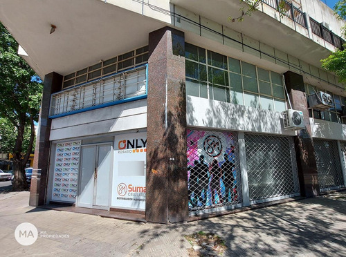 Imagen 2 de 12 de Local Comercial En Venta En Abasto Doble Altura En Esquina