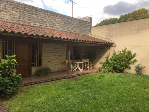 Casa De 4 Ambientes Con Cochera En Venta En Villa Ballester