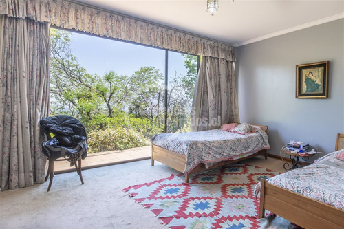 Casa En Venta De 6 Dorm. En Las Condes