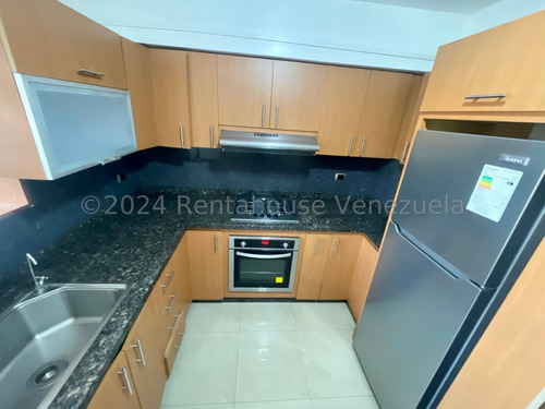 22768 California Norte. Apartamento Parcialmente Amoblado. Venta. Me