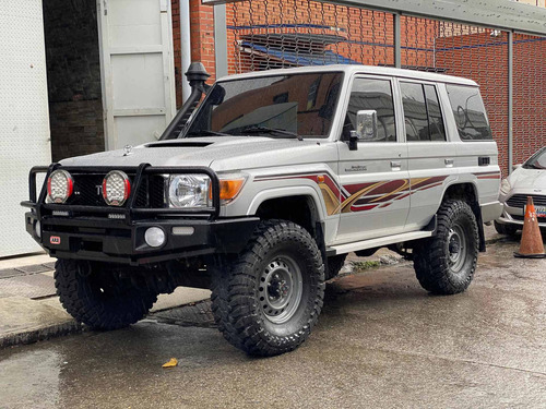 Imagen 1 de 11 de Toyota Land Cruiser 2021