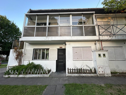 Calle 518 Esquina 10- Dúplex De Tres Dormjtorios Con Patio En Venta