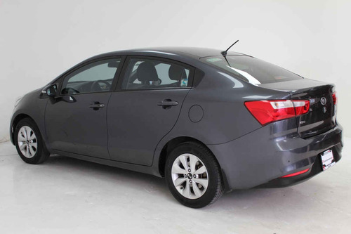 Imagen 8 de 14 de Kia Kia Rio Sedan 2017 4 Cilindros
