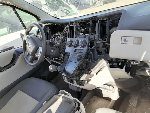 Imagen 6 de 11 de Desarmo Toyota Hiace V6 Año 2020 Pasajera Por Partes