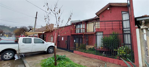 Casa En Venta De 4 Dorm. En Viña Del Mar