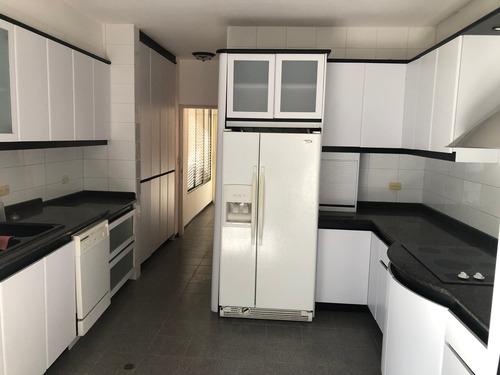 Imagen 18 de 21 de En Venta Apartamento En La Castellana .2do Piso Con Balcon