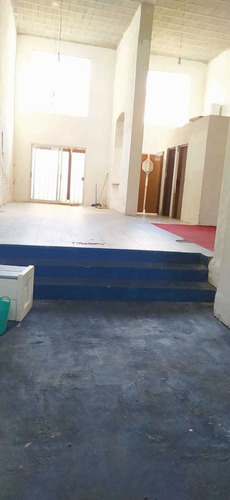 Local Comercial, Cordón, 2 Baños, Cocina, Buena Iluminación!