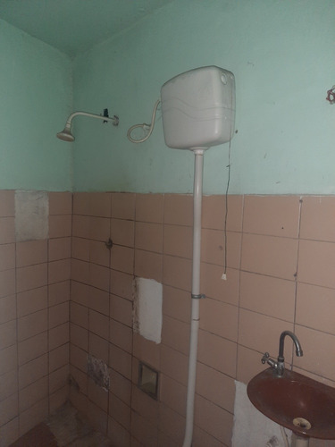 Casa Em Madureira Com Comércio Embaixo Com Banheiro E Casa