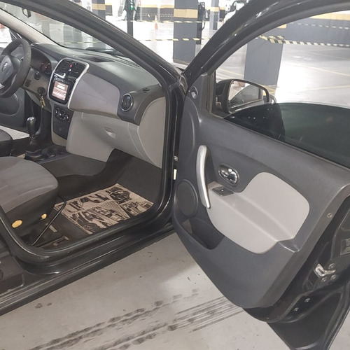 Renault Logan 1.6 Expression Hi-power 4p