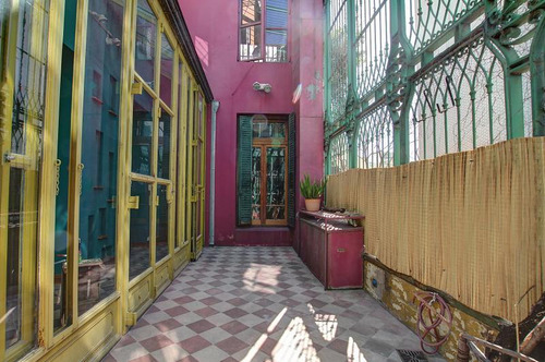 Centro Cultural, Casa Con Patio Y Pileta. Amplias Opciones En De Uso. Oportunidad