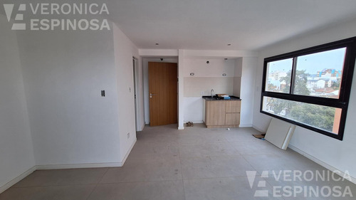 Departamento De Tres Ambientes En Venta, Morón.