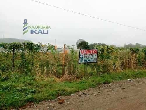 Terreno En Venta 865.50 M² Col. Petrolera Poza Rica Veracruz, Se Encuentra Ubicado En La Calle Amalia Solórzano De La Colonia Petrolera, Cuenta Con 865.50 M² Son 46 M. De Frente Por 25 M. De Fondo, E