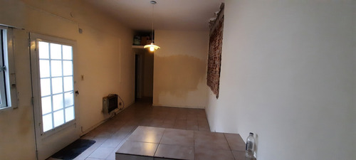 Imagen 11 de 14 de Bajo El Valor !!! 3 Departamentos De 2 Amb. Con Patio Y Espacio Aéreo. Venta En Block Ideal Inversor!!!