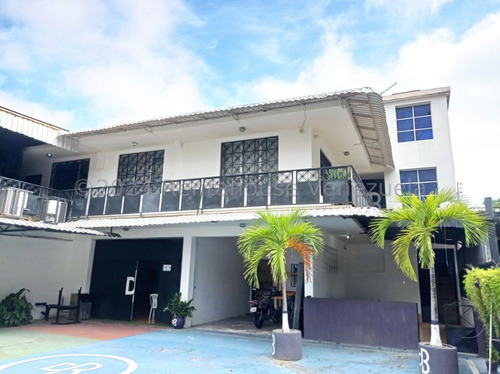 María Martínez Te Ofrece En Alquiler Este Espacioso Local Comercial Al Este De Barquisimeto, Piso De Granito, Área De Cocina, Ideal Para Centro Médico, Estético, Oficinas, Seguridad 24/7.