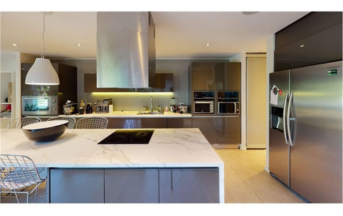 Imagen 2 de 30 de Casa En Venta En Olivos Con Pileta Y Jardin