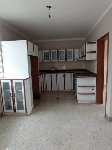 Imagen 6 de 11 de Ofrece Casa Para La Venta En Guaparo