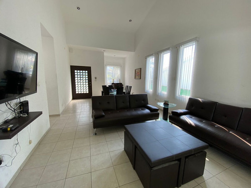 Hermosa Casa En Lomas De Cocoyoc (francionamiento)