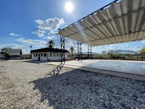 Raiza Suarez Vende Lote De Terreno Con Galpón En Zona Industrial 1,- 2 4 1 7 0 3 9-, 2606mts2, Excelente Ubicación Comercial, De Alto Trafico Vehicular Y Peatonal, Posee Oficinas, Deposito, Y Mas....
