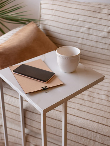 Imagen 9 de 10 de Mesa De Arrim Simil Marmol Con Est. Hierro Minimalista