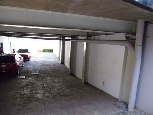 Edificio De Oficinas En Renta En Barranca Del Muerto Y Periférico, 3 Niveles, Estacionamiento Para 10 O Más Autos