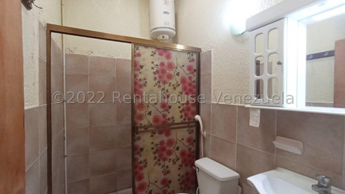 Linda Y Conservada Casa En Urbanismo Privado La Piedad Norte Cabudare Gabriela C