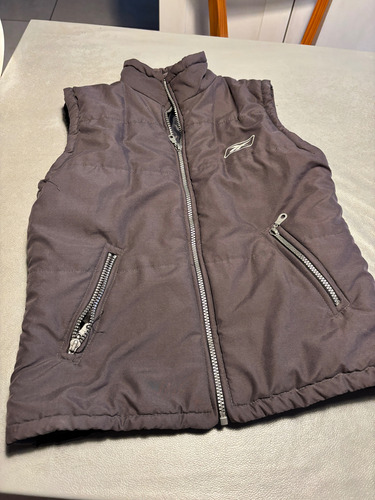 Chaleco Campera Reebok T12 Niño Detalle Cierre (Usado)