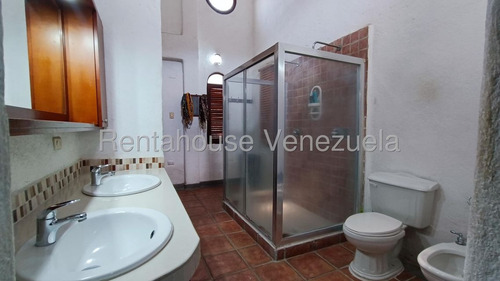 Hermosa Casa Con Excelentes Acabados, Ubicada En Una De Las Mejores, Zonas Del Trigal Norte, Cocina Equipada, Aires Acondicionados Y De Doble Nivel, Jardín Interno Con Jacuzzi, Balcón En La Habitación