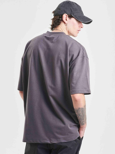 Remera Basica Oversize Con Cuello De Ribb Ancho Marca El Don