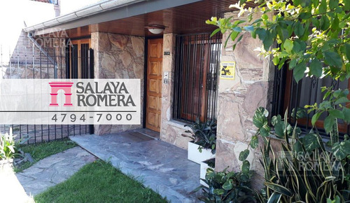 Casa  Alquiler -  Martinez - Lote Propio, Hermoso Jardin - 148 Mts - 2 Dormitorios Y Dependencia