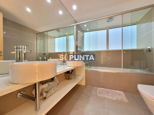Imagen 16 de 25 de Apartamento En Venta De Máxima Categoría , Playa Mansa , Punta Del Este