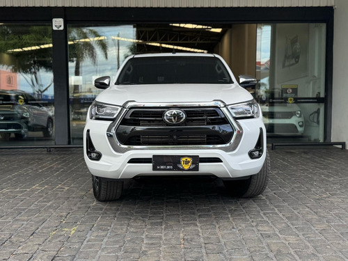 Toyota Hilux 2.8 D-4D TURBO DIESEL CD SRX 4X4 AUTOMÁTICO