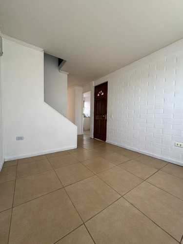 Arriendo Casa 3 Dormitorios Excelente Ubicación En Sta Cruz