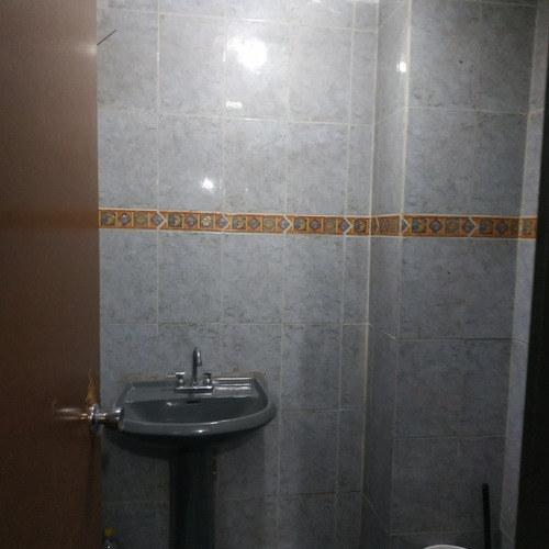 Imagen 20 de 26 de Excelente Local En Zona Muy Comercial Edificio Ormar , Área Total 296,07 M2, 2 Niveles, Planta Baja 157,46 M2 Y Mezzanina 138,61 M2, Sector Capuchino, Avenida San Martín, Caracas