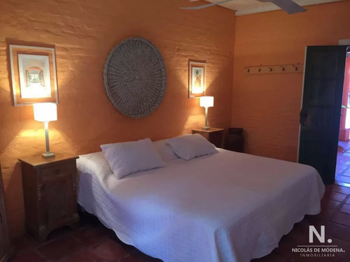 Chacra De 6 Dormitorios, Con Piscina En Venta Enla Barra.