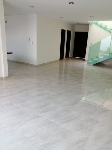 Hermosa Residencia En La Condesa Juriquilla, Estudio O 4ta Rec En Pb, Jardín,.