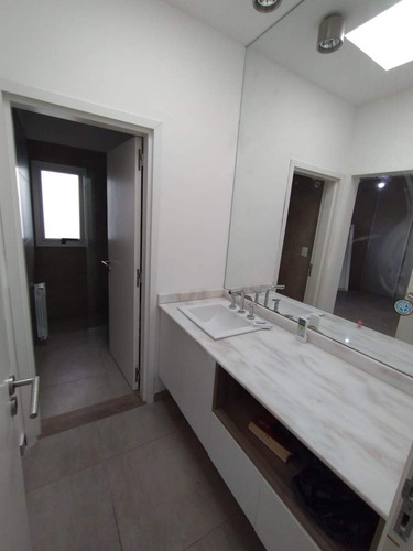 Alquiler Moderna Casa 4 Dormitorios Country El Rodeo