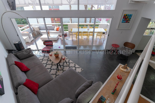 En Venta Imponente Tonwhouse De 4 Niveles Mls #24-22510