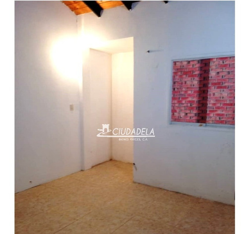 Imagen 7 de 7 de En Alquiler Casa Urbanización Lomas Del Viento